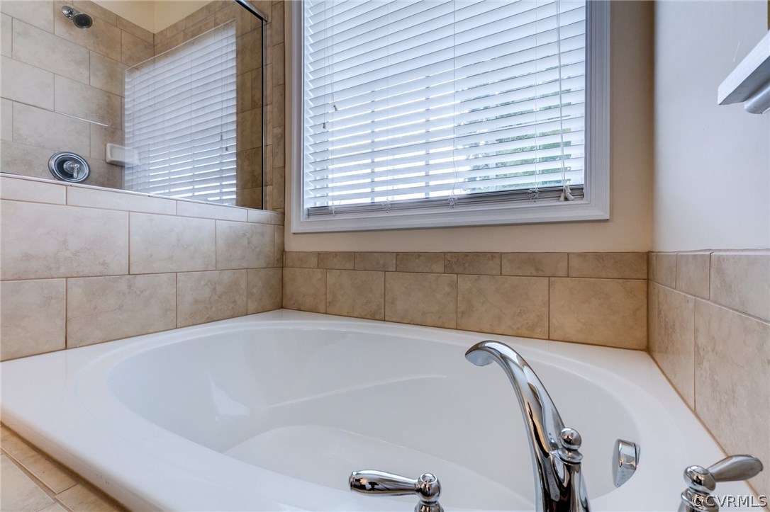 14513 Needham Market Road Midlothian, VA 23112 - Photo 23 of 31 a bathroom with a tub