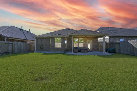 a view of a house with a backyard