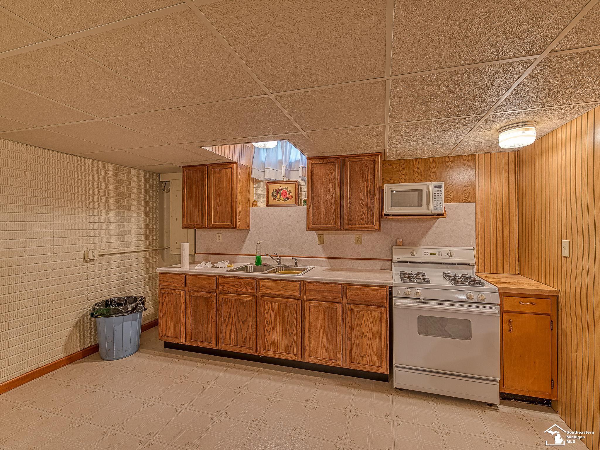 2358 South Custer Road Monroe, MI 48161 - Photo 32 of 43