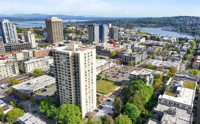 $640,000 | 4540 8th Avenue Northeast, Unit 1605, Seattle, WA 98105