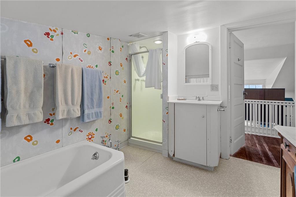 804 Persimmon Road Sewickley, PA 15143 - Photo 31 of 43 a bathroom with a bathtub a sink and a large mirror