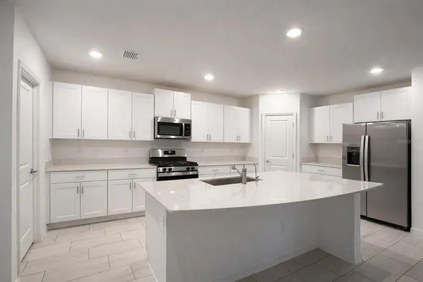 $2,600 | 2545 Leonia Lane, Zephyrhills, FL 33541