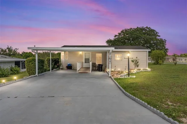 a view of a house with backyard and a garden