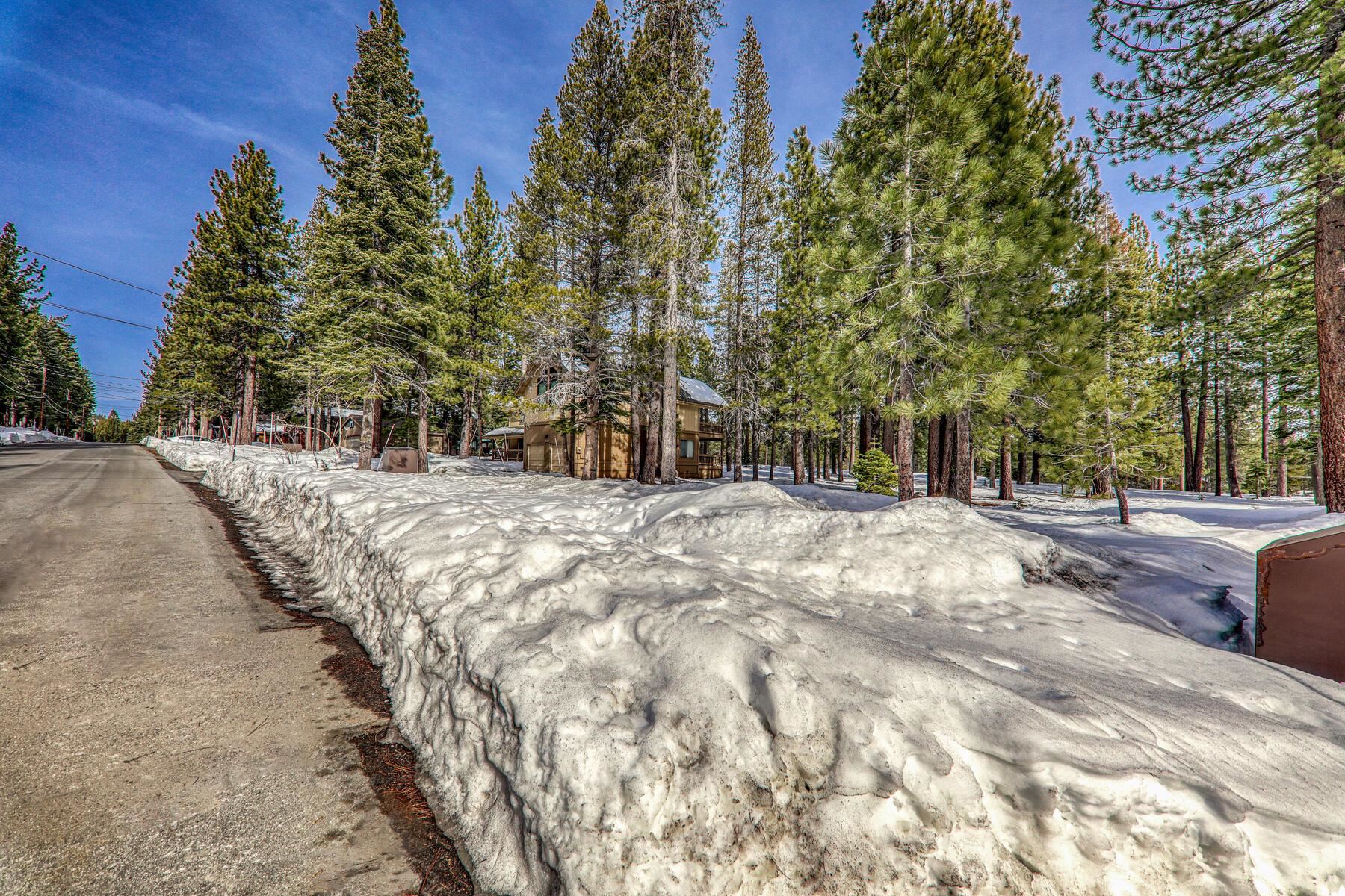 13742 Ski View Loop Truckee, CA 96161 - Photo 4 of 18