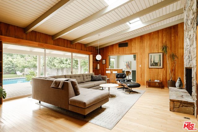 $1,950,000 | 4110 Pine Avenue, Long Beach, CA 90807