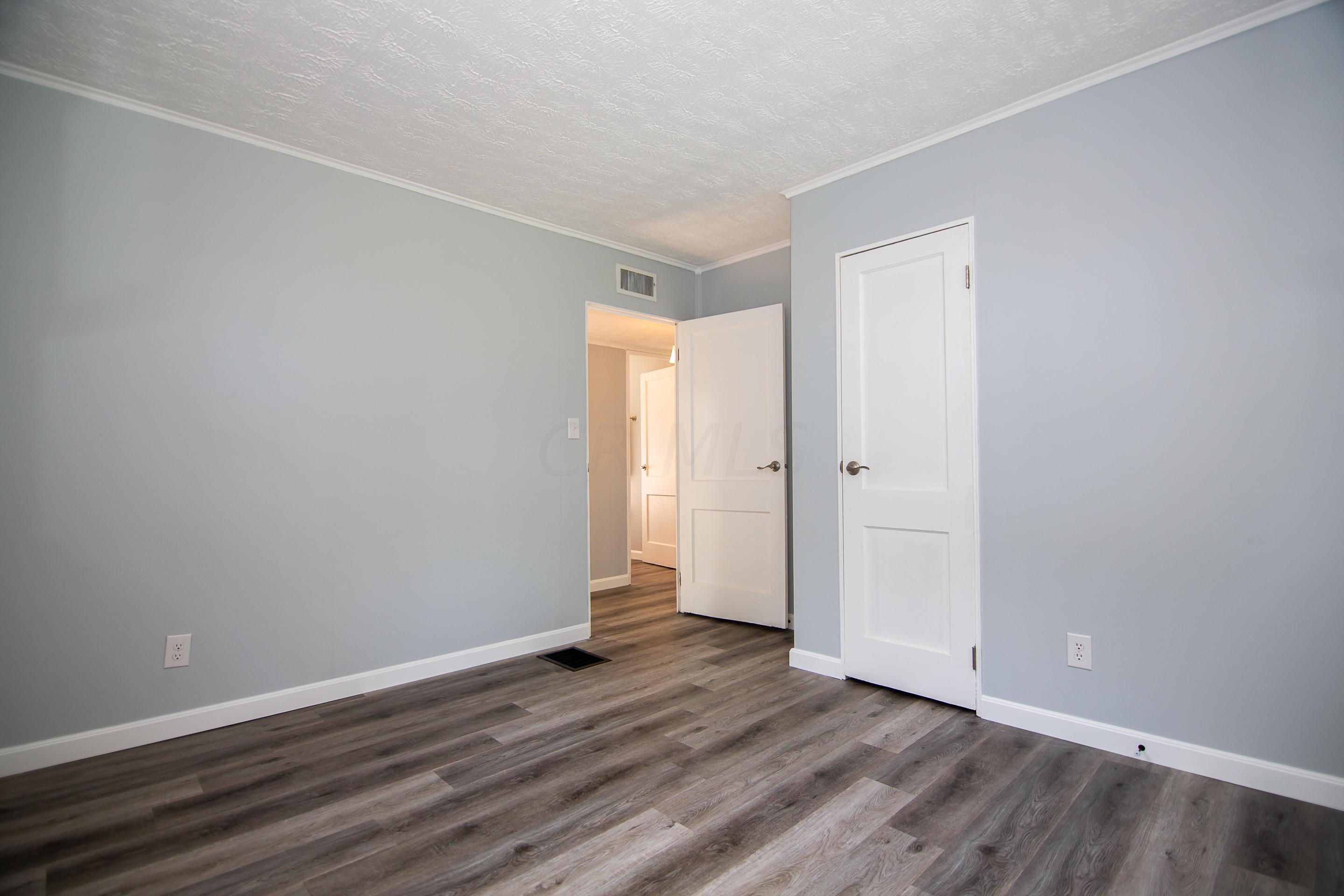 470 South Hampton Road Columbus, OH 43213 - Photo 11 of 28