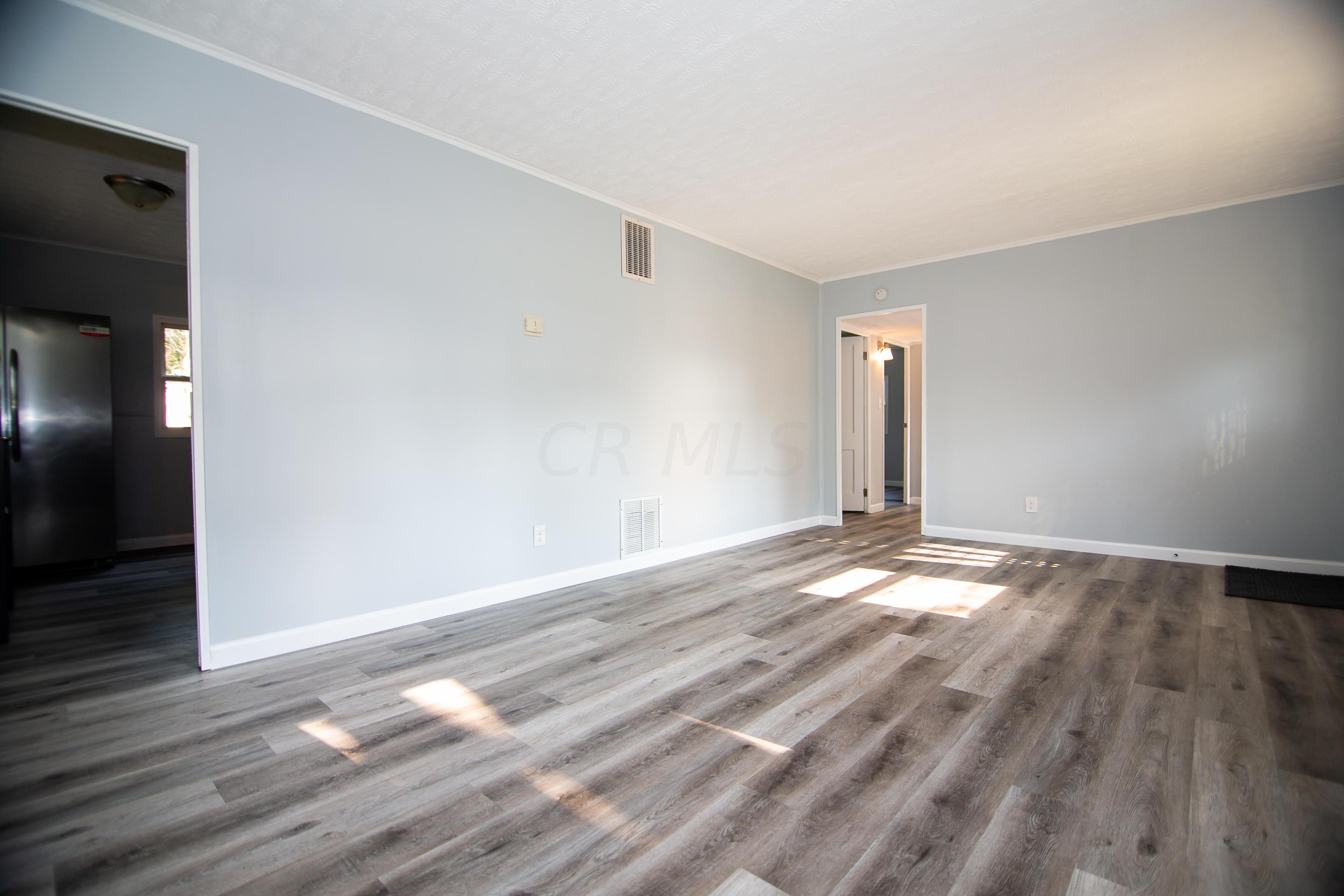 470 South Hampton Road Columbus, OH 43213 - Photo 6 of 28