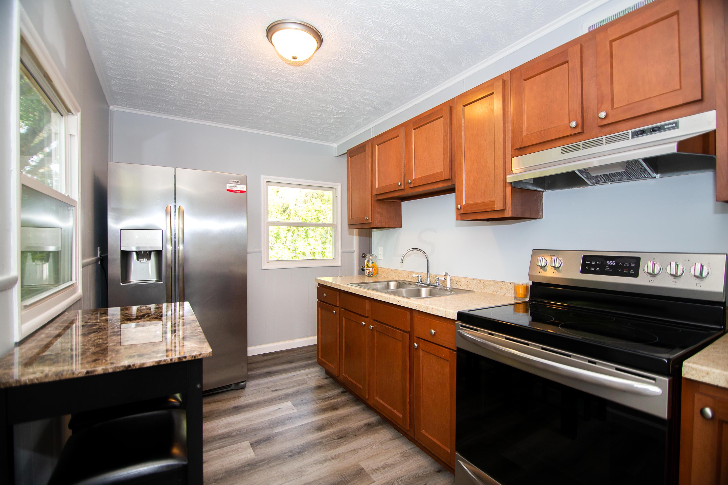 470 South Hampton Road Columbus, OH 43213 - Photo 7 of 28