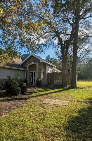 $2,500 | 111 West Kentwick Place, Conroe, TX 77384