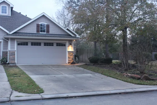 $2,400 | 111 West Kentwick Place, Conroe, TX 77384