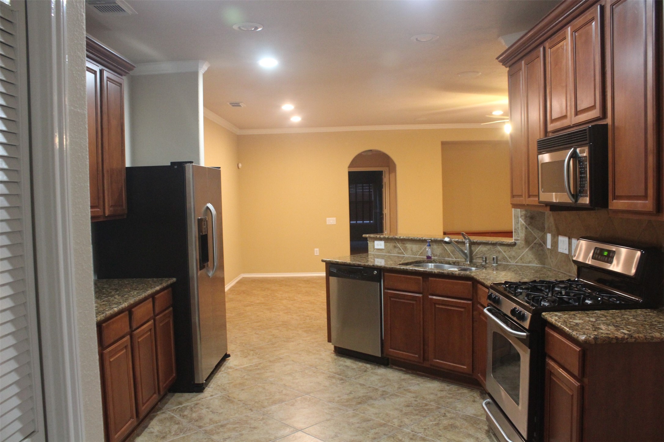 111 West Kentwick Place Conroe, TX 77384 - Photo 4 of 10