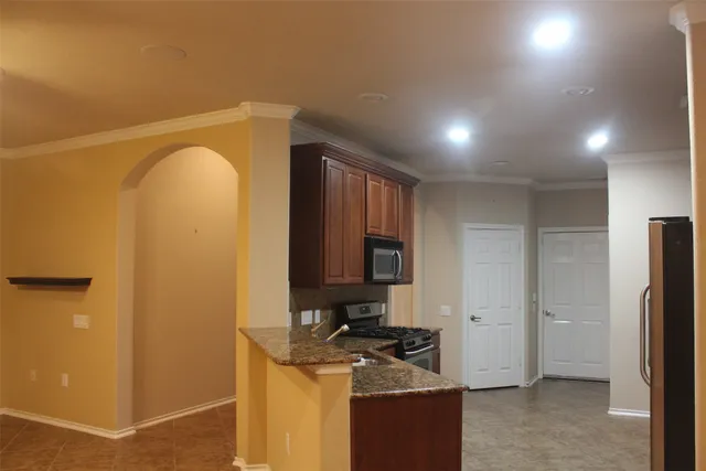 $2,500 | 111 West Kentwick Place, Conroe, TX 77384