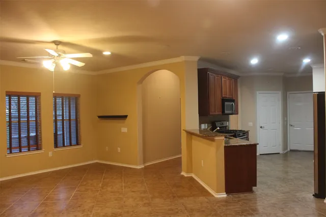 $2,500 | 111 West Kentwick Place, Conroe, TX 77384