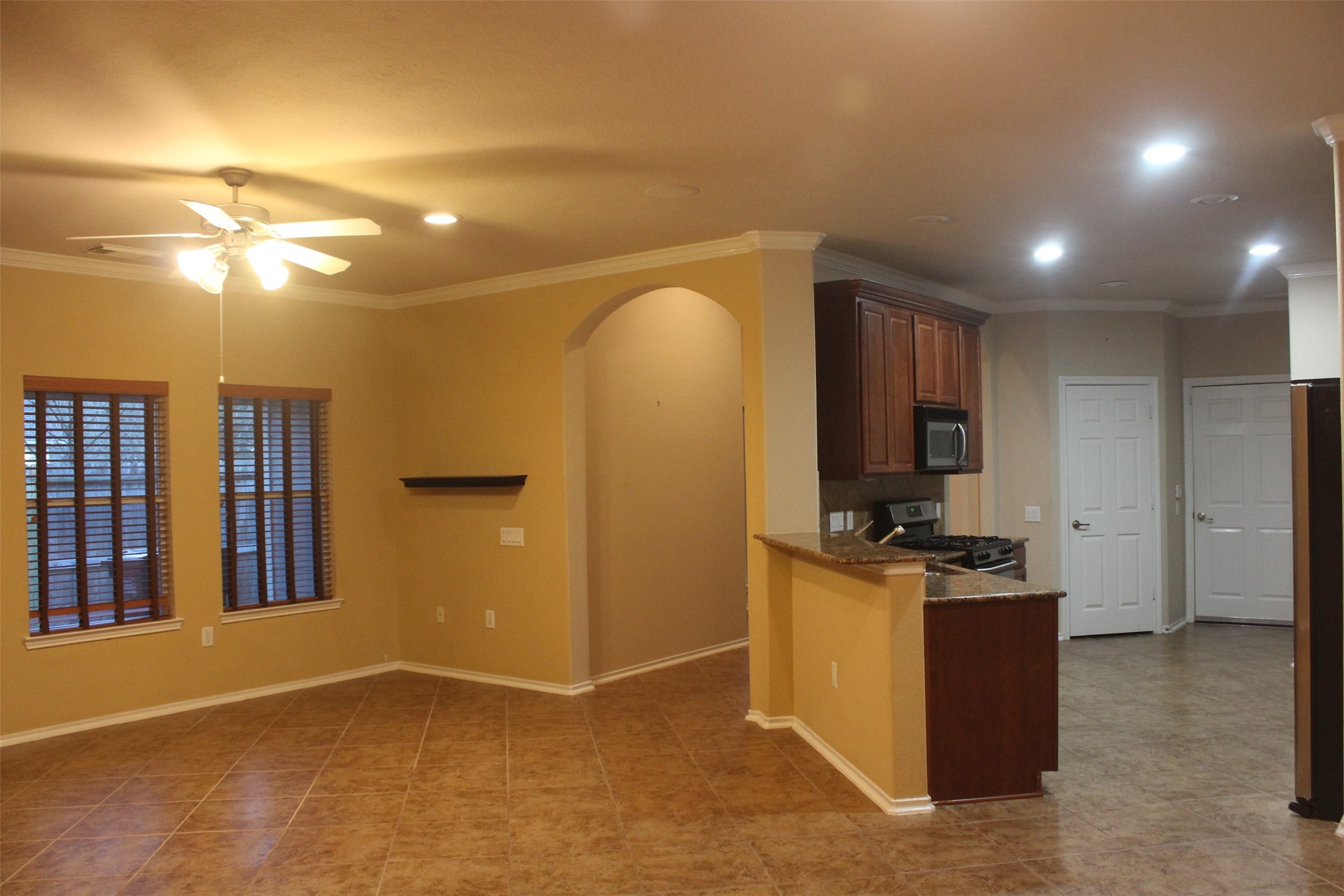 111 West Kentwick Place Conroe, TX 77384 - Photo 6 of 10