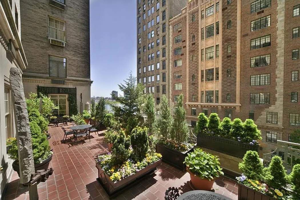 435 East 52nd Street, Unit 3A Manhattan, NY 10022 - Photo 16 of 35 front view of a building with potted plants
