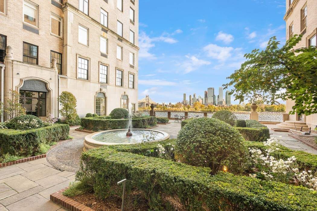 435 East 52nd Street, Unit 3A Manhattan, NY 10022 - Photo 21 of 35 a view of a large building