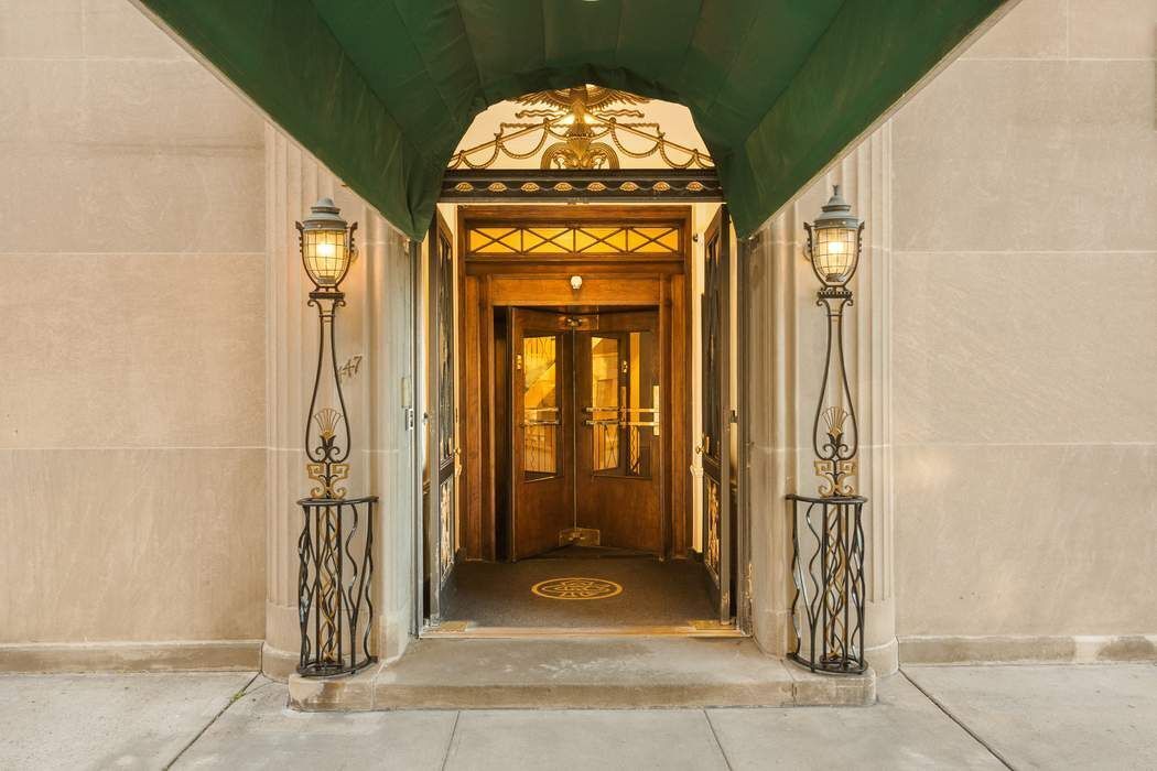435 East 52nd Street, Unit 3A Manhattan, NY 10022 - Photo 22 of 35 a view of a entryway door of the house
