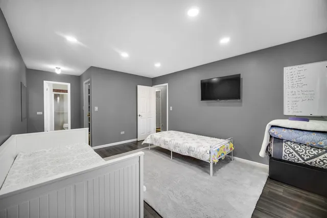 $295,000 | 1471 Fairlane Drive, Unit 2A, Schaumburg, IL 60193