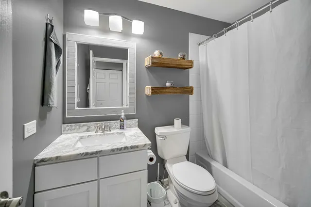 $295,000 | 1471 Fairlane Drive, Unit 2A, Schaumburg, IL 60193