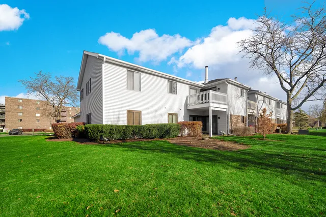 $295,000 | 1471 Fairlane Drive, Unit 2A, Schaumburg, IL 60193