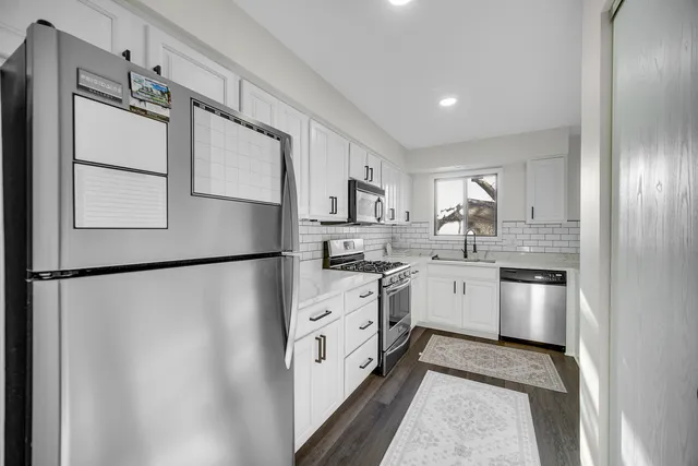 $295,000 | 1471 Fairlane Drive, Unit 2A, Schaumburg, IL 60193