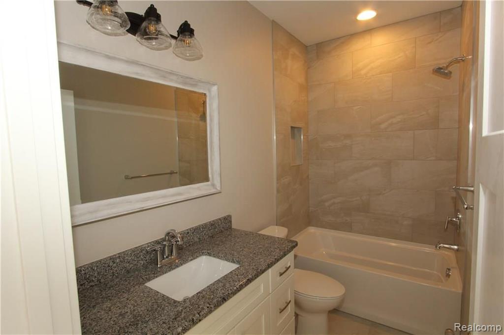 9155 Denton Hill Road Fenton, MI 48430 - Photo 24 of 31