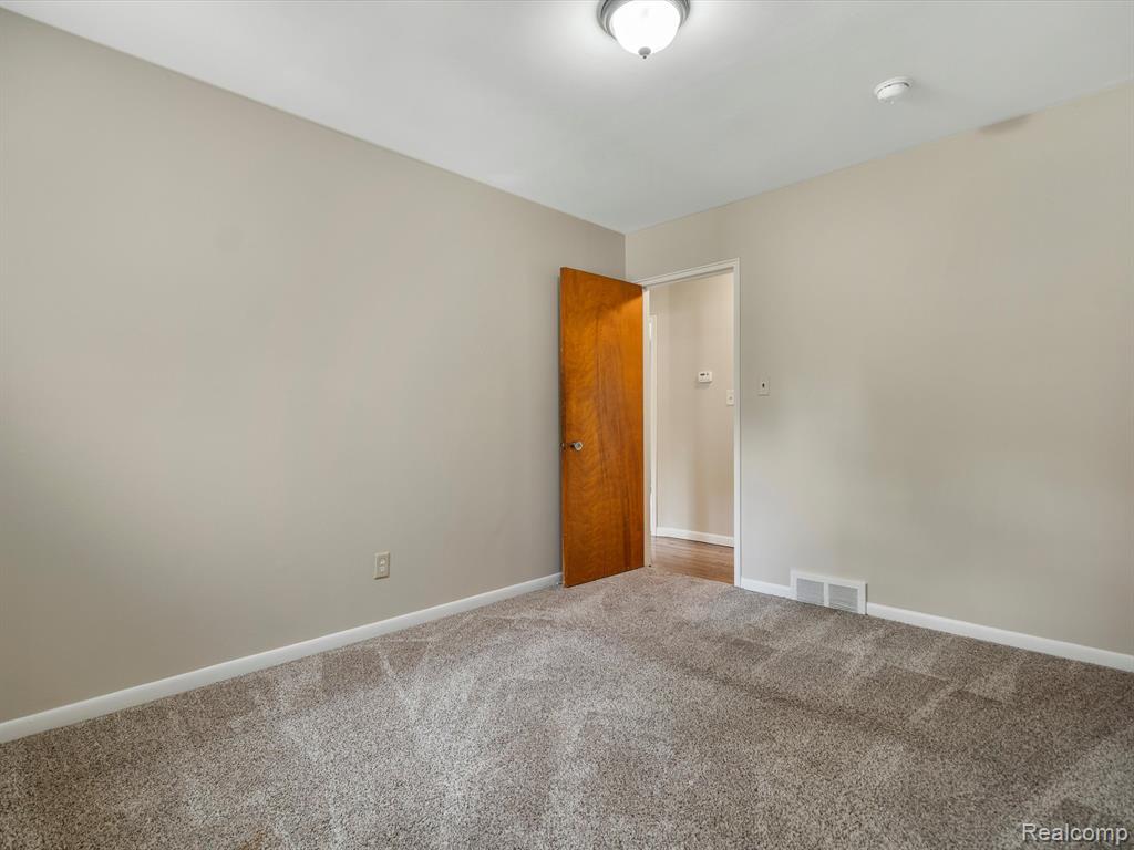 31553 Marblehead Road Farmington, MI 48336 - Photo 16 of 32
