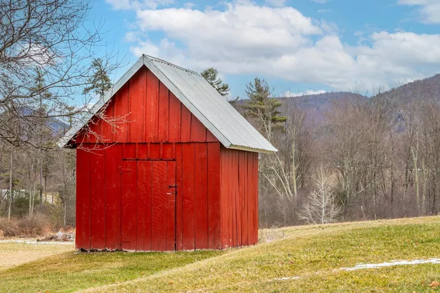 $725,000 | 1851 Route 30 Pawlet Vt 05761, Wells, VT 05774