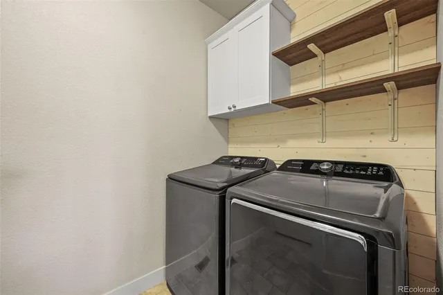 a close up view of washer and dryer