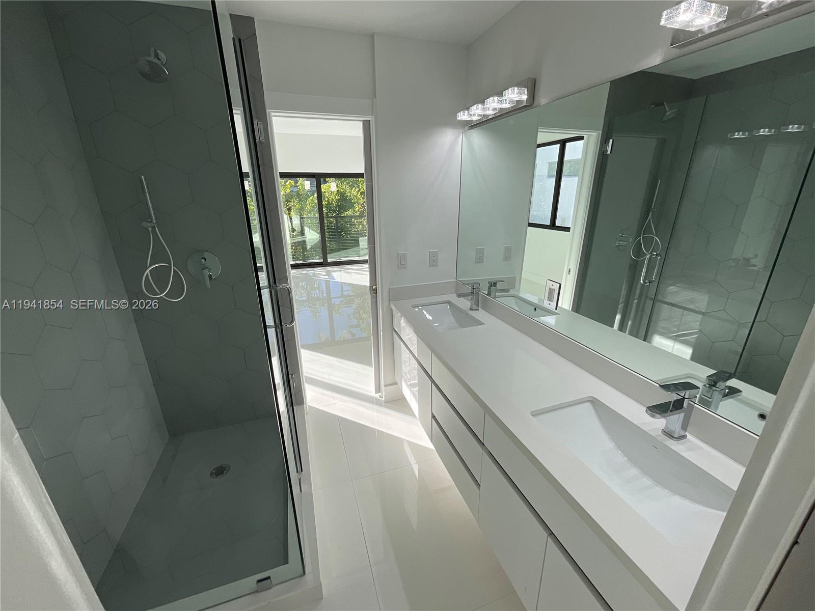 3376 Perry Frow Drive, Unit B Miami, FL 33133 - Photo 11 of 27