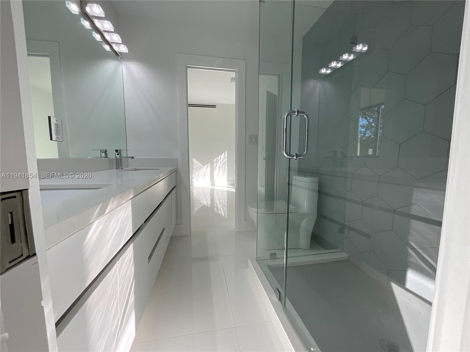 3376 Perry Frow Drive, Unit B Miami, FL 33133 - Photo 12 of 27