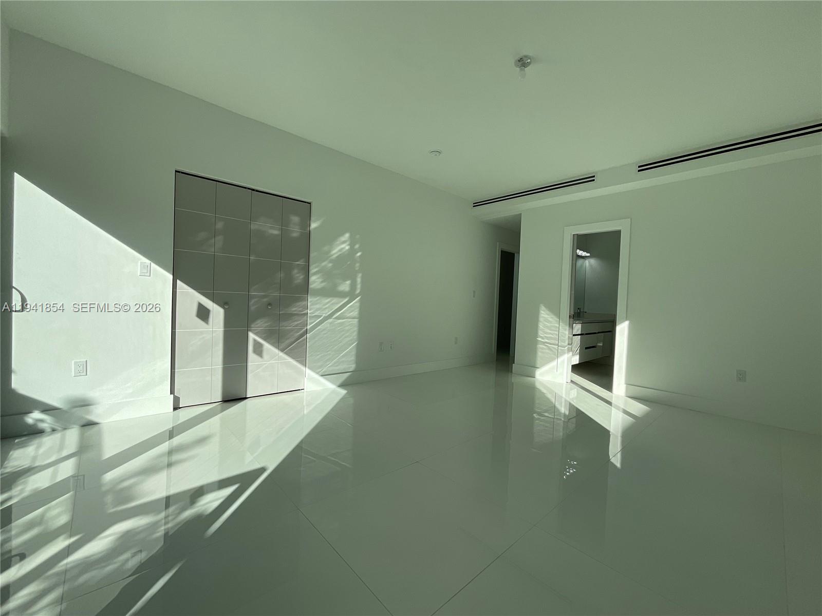 3376 Perry Frow Drive, Unit B Miami, FL 33133 - Photo 13 of 27