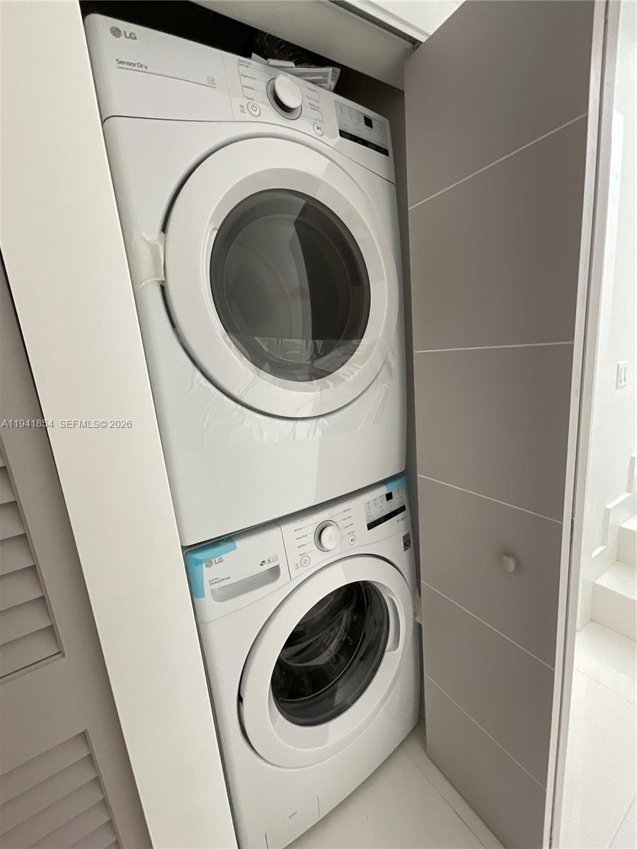 3376 Perry Frow Drive, Unit B Miami, FL 33133 - Photo 15 of 27