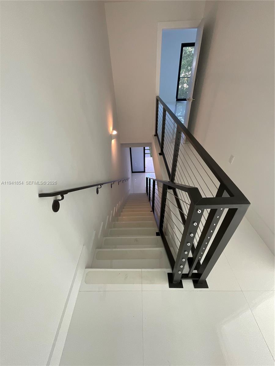 3376 Perry Frow Drive, Unit B Miami, FL 33133 - Photo 16 of 27