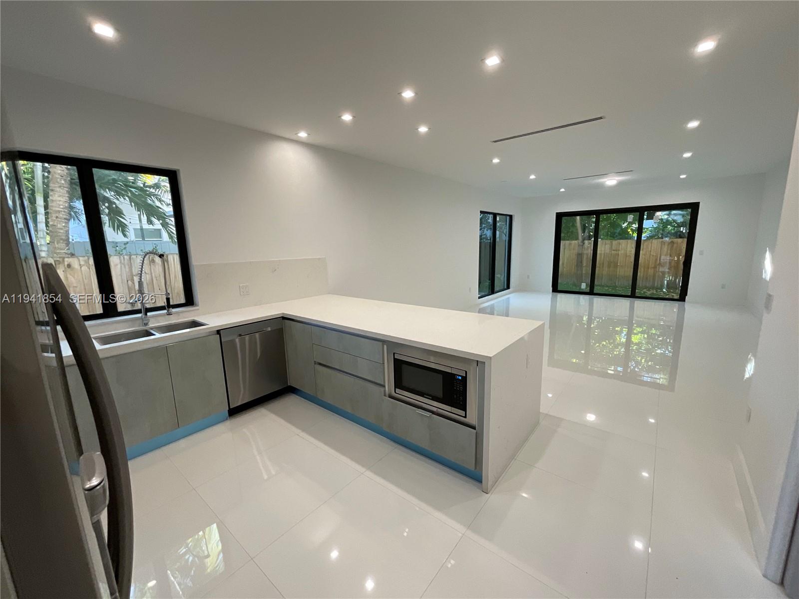 3376 Perry Frow Drive, Unit B Miami, FL 33133 - Photo 19 of 27