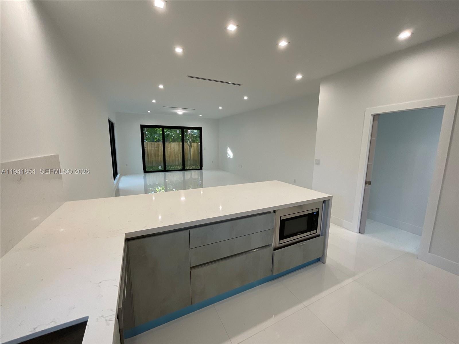 3376 Perry Frow Drive, Unit B Miami, FL 33133 - Photo 20 of 27