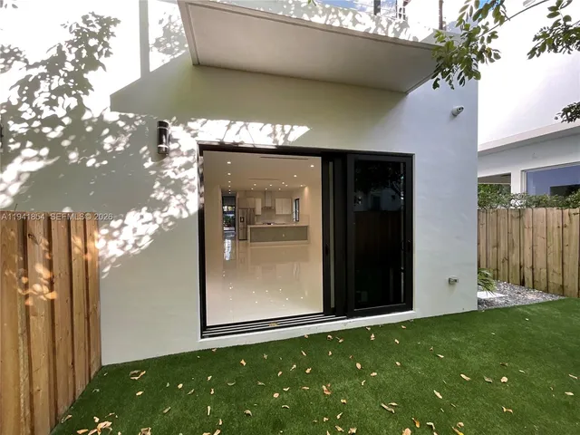 $10,000 | 3376 Perry Frow Drive, Unit B, Miami, FL 33133