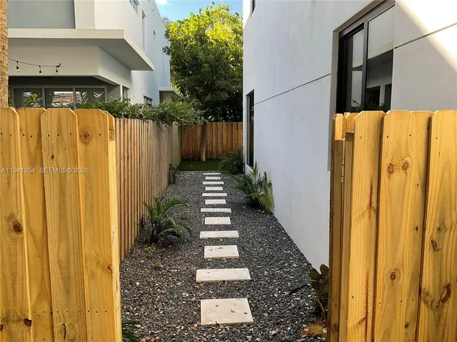 $10,000 | 3376 Perry Frow Drive, Unit B, Miami, FL 33133