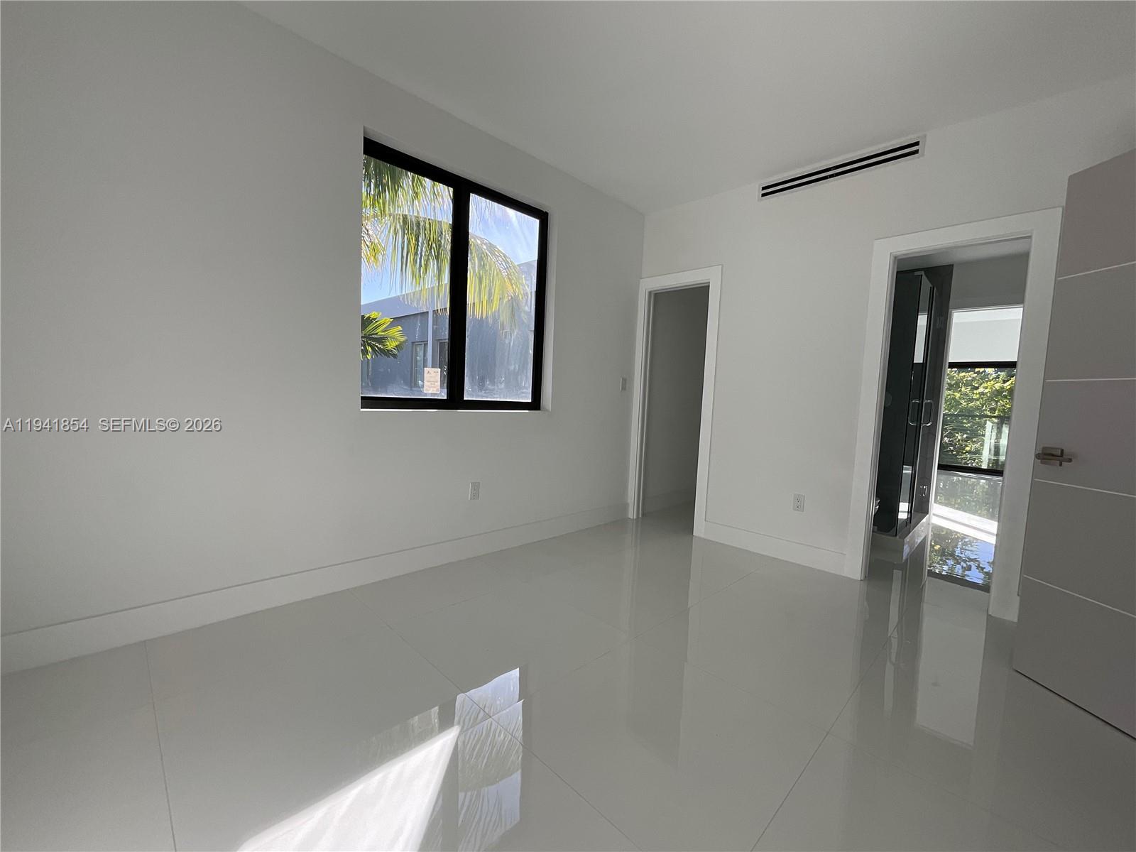 3376 Perry Frow Drive, Unit B Miami, FL 33133 - Photo 10 of 27