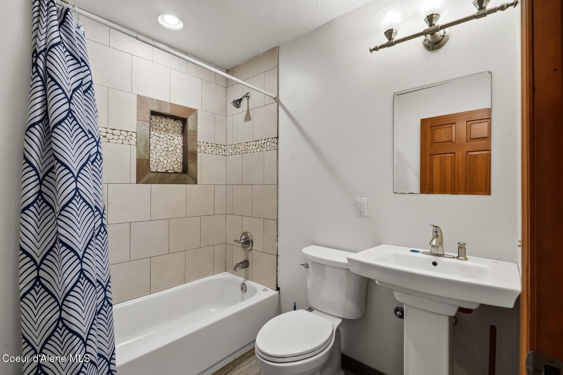 2206 Gypsy Bay Road Sagle, ID 83860 - Photo 21 of 42 Full Bath - Upper Level