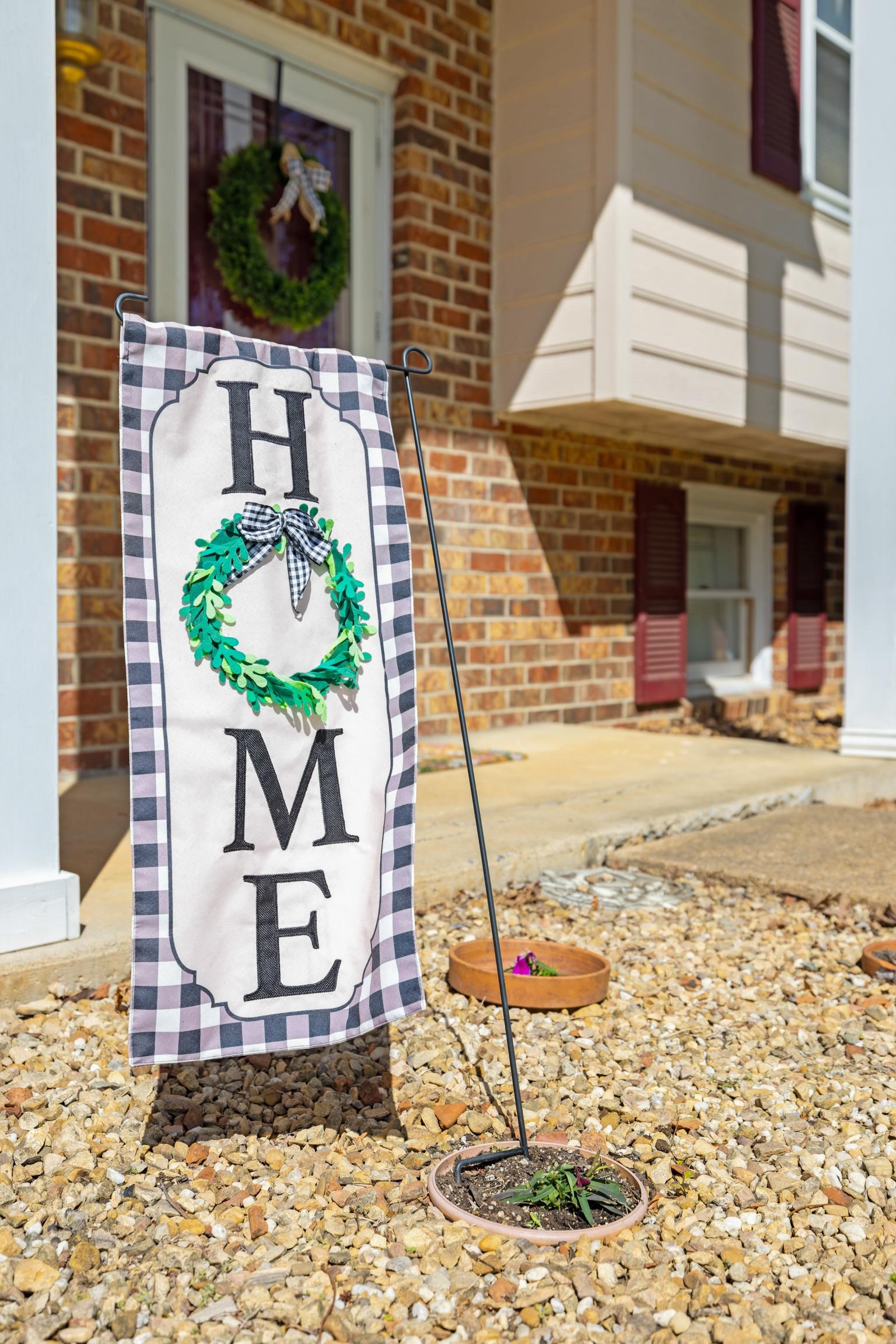 169 Mill Stone Drive Verona, VA 24482 - Photo 6 of 54 a vase of flowers sitting on a table