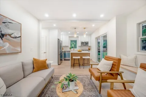 $775,000 | 5 Brookside Drive, Millburn, NJ 07041