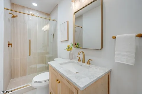 $775,000 | 5 Brookside Drive, Millburn, NJ 07041