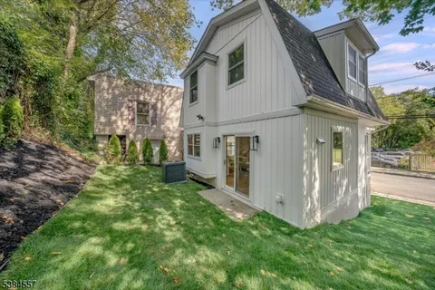 $775,000 | 5 Brookside Drive, Millburn, NJ 07041