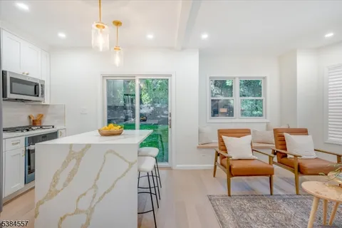 $775,000 | 5 Brookside Drive, Millburn, NJ 07041