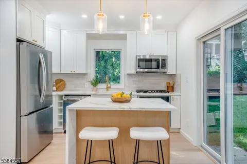 $775,000 | 5 Brookside Drive, Millburn, NJ 07041