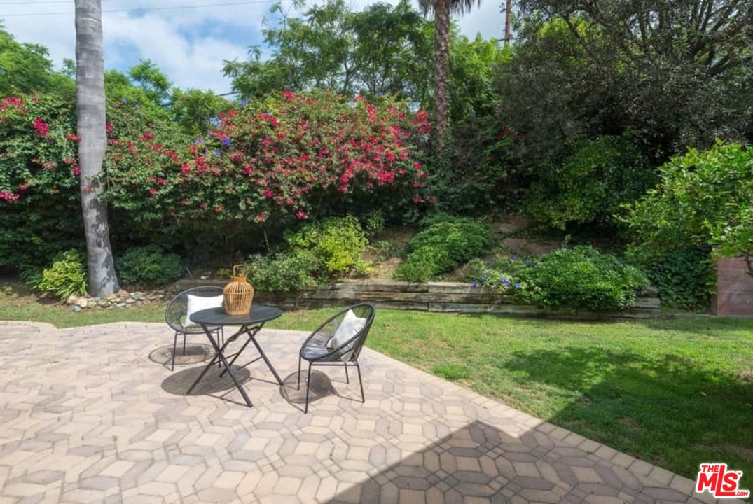 5712 Tellefson Road Culver City, CA 90230 - Photo 23 of 25 a view of a backyard with sitting area
