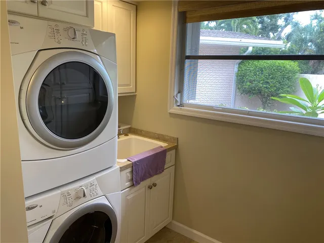 a close up view of a washer and dryer