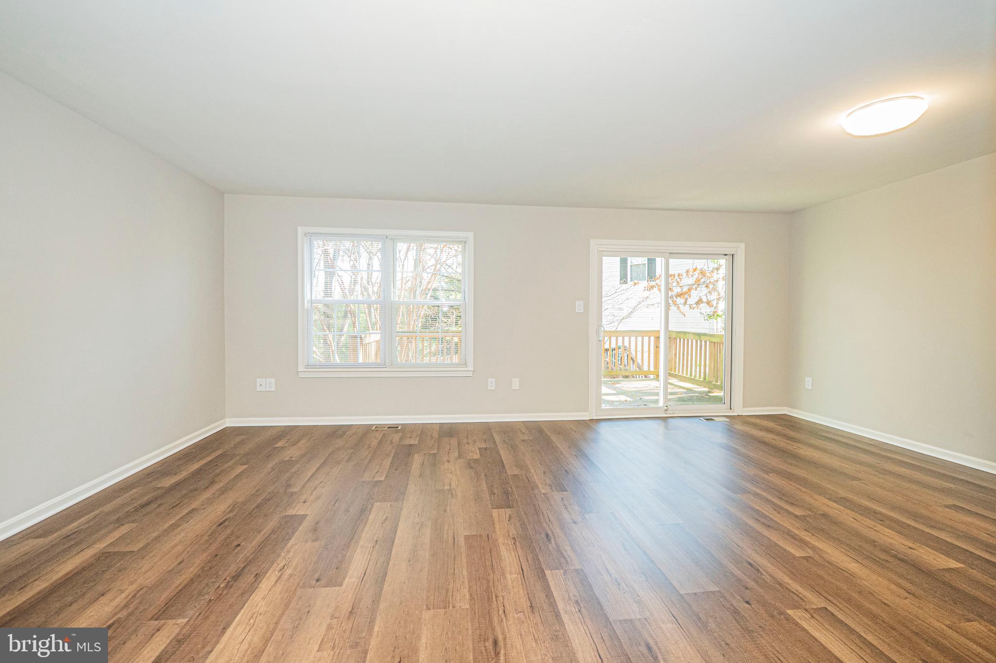 101 Kestrel Court Gaithersburg, MD 20879 - Photo 16 of 53 Main Level - Living Room