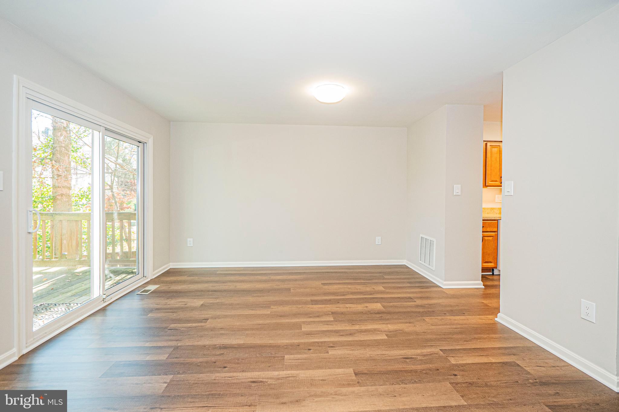 101 Kestrel Court Gaithersburg, MD 20879 - Photo 17 of 53 Main Level - Living Room